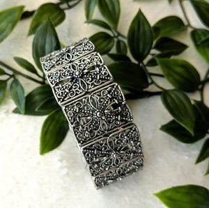 Silver Colored Cuff/Bracelet w/Vintage Style